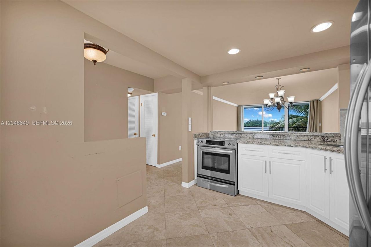 1075 NE Miami Gardens Dr, Unit 306, Miami, FL 33179 Photo
