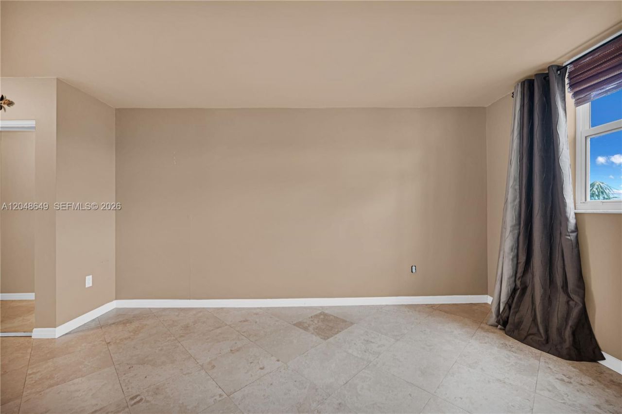 1075 NE Miami Gardens Dr , Unit 306, Miami, FL 33179 Photo