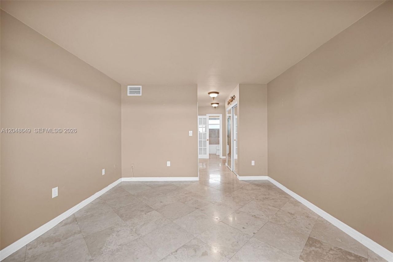 1075 NE Miami Gardens Dr, Unit 306, Miami, FL 33179 Photo