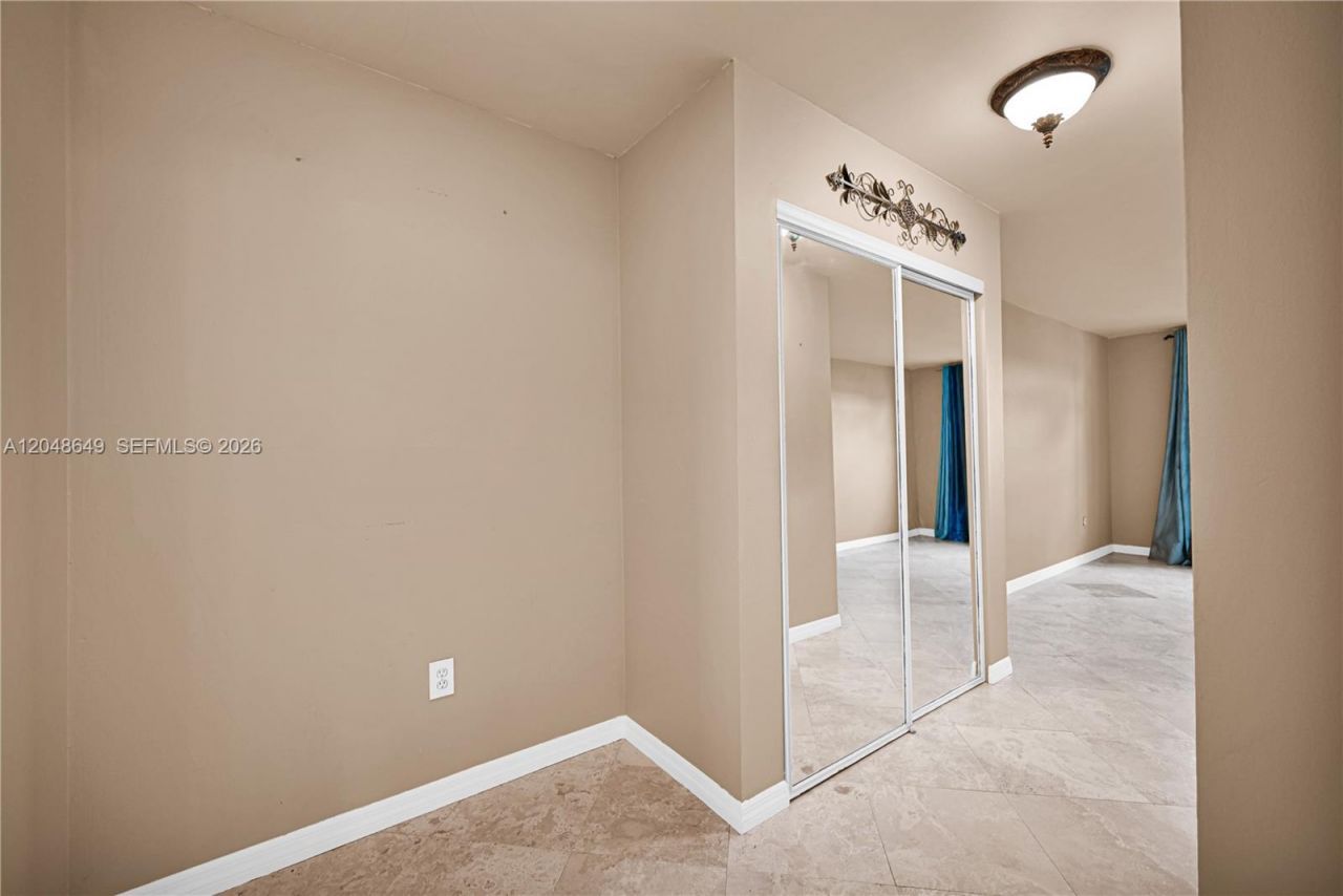 1075 NE Miami Gardens Dr , Unit 306, Miami, FL 33179 Photo