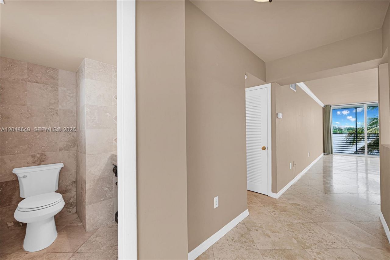 1075 NE Miami Gardens Dr , Unit 306, Miami, FL 33179 Photo