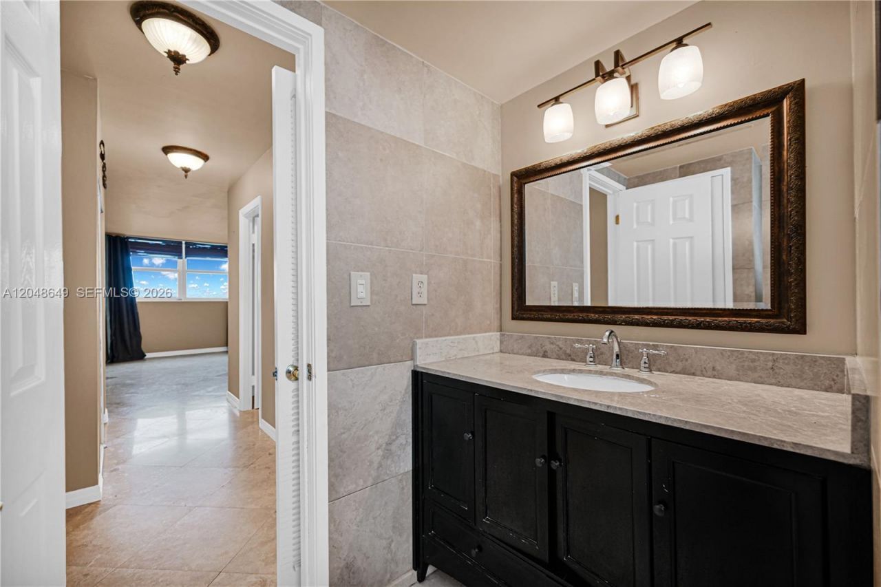 1075 NE Miami Gardens Dr , Unit 306, Miami, FL 33179 Photo