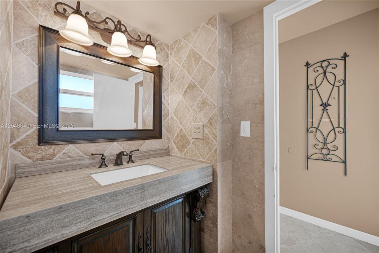 1075 NE Miami Gardens Dr , Unit 306, Miami, FL 33179 Photo