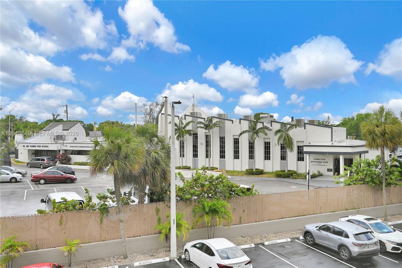 1075 NE Miami Gardens Dr , Unit 306, Miami, FL 33179 Photo