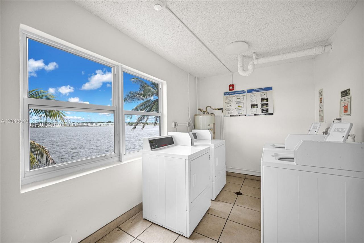 1075 NE Miami Gardens Dr , Unit 306, Miami, FL 33179 Photo
