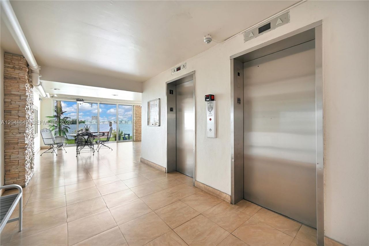 1075 NE Miami Gardens Dr , Unit 306, Miami, FL 33179 Photo