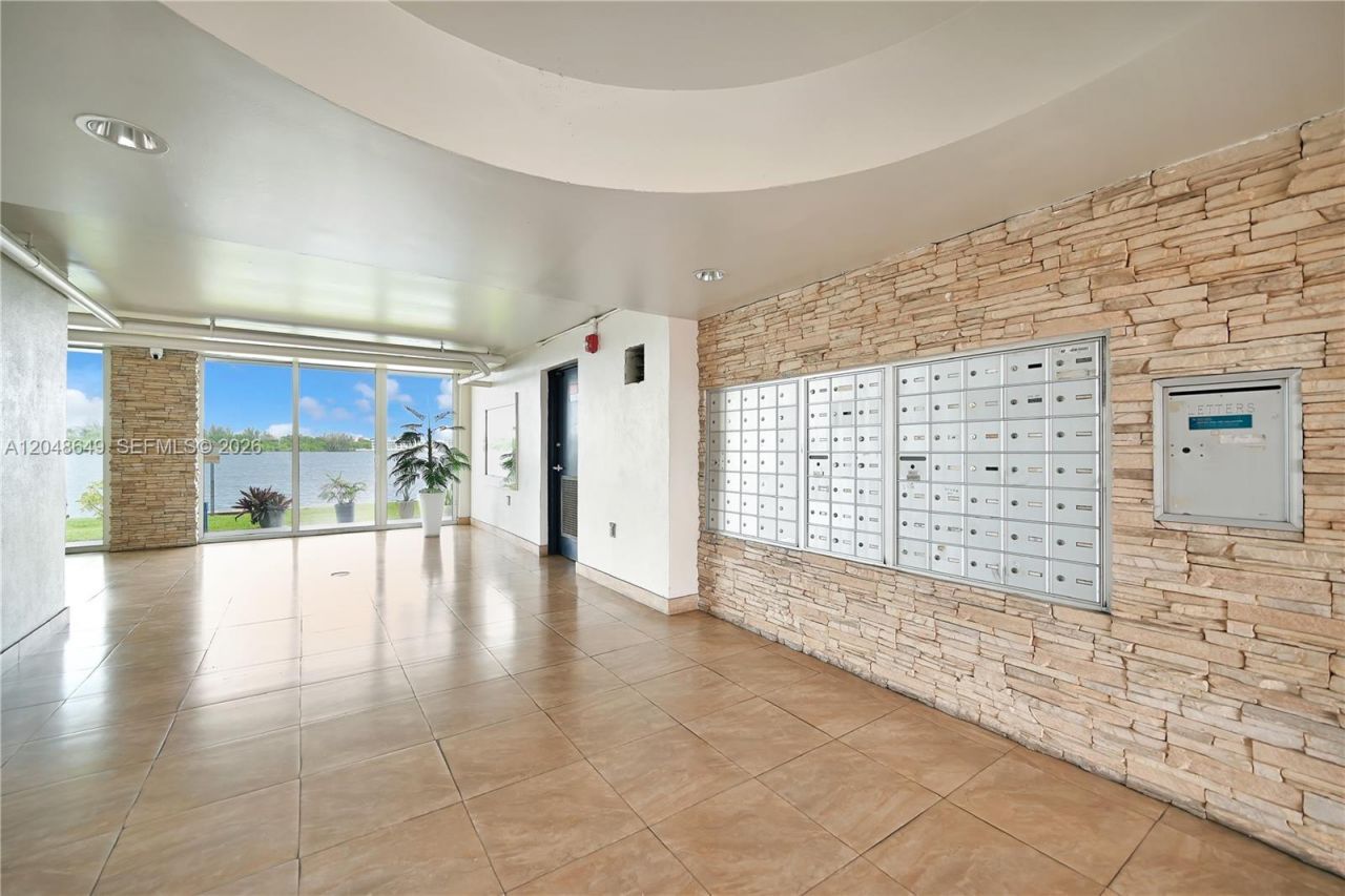 1075 NE Miami Gardens Dr , Unit 306, Miami, FL 33179 Photo