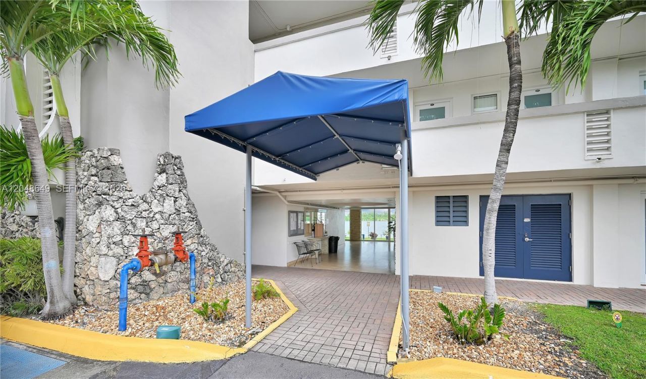 1075 NE Miami Gardens Dr, Unit 306, Miami, FL 33179 Photo