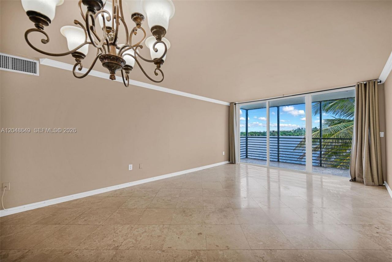 1075 NE Miami Gardens Dr, Unit 306, Miami, FL 33179 Photo