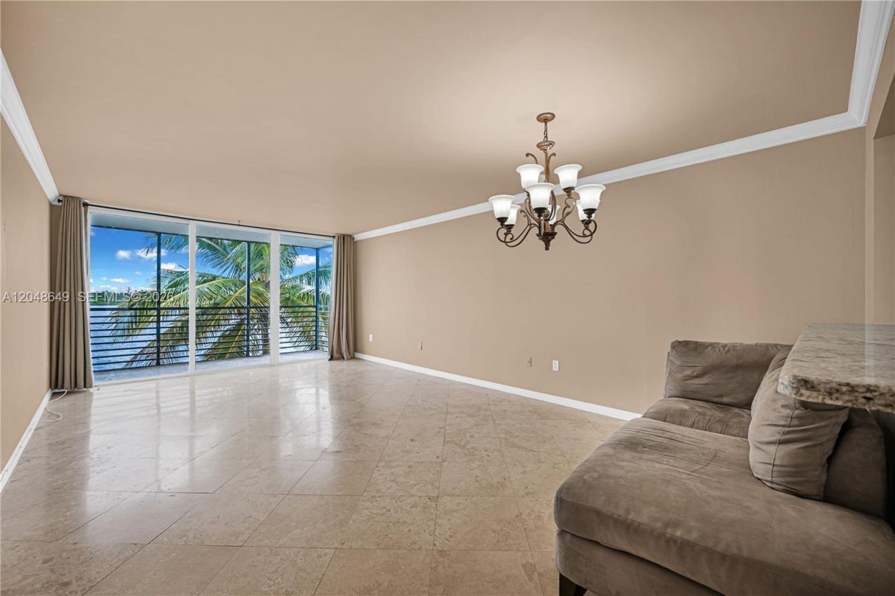1075 NE Miami Gardens Dr , Unit 306, Miami, FL 33179 Photo