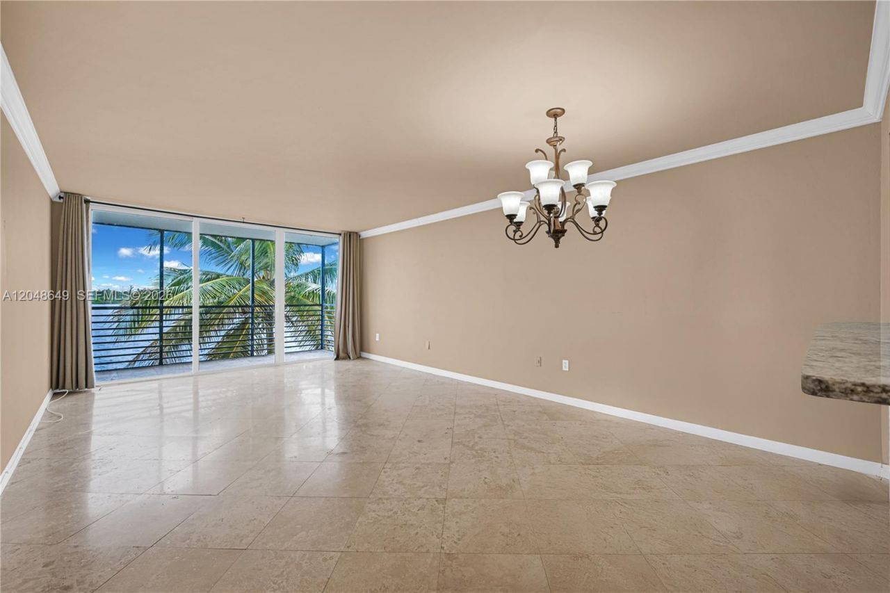 1075 NE Miami Gardens Dr, Unit 306, Miami, FL 33179 Photo