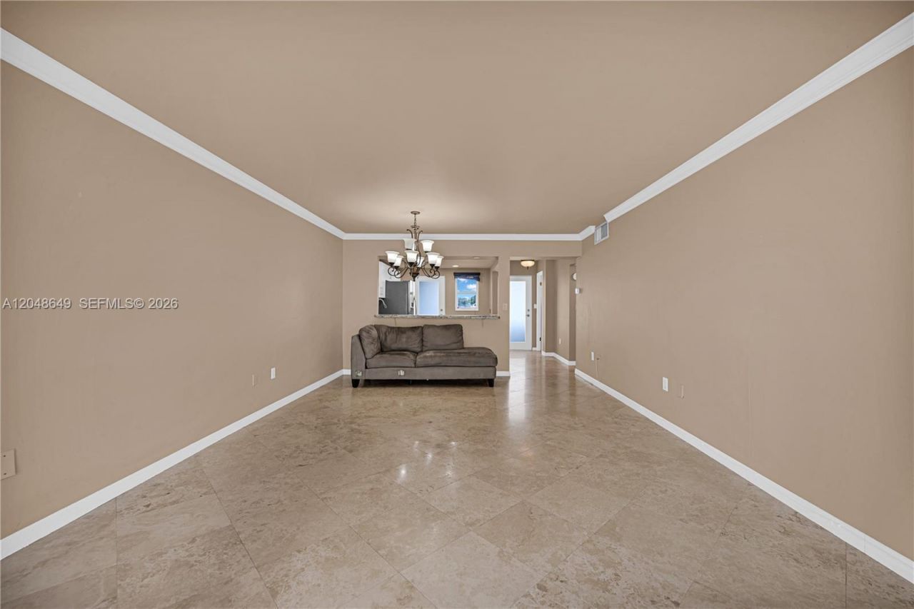 1075 NE Miami Gardens Dr , Unit 306, Miami, FL 33179 Photo