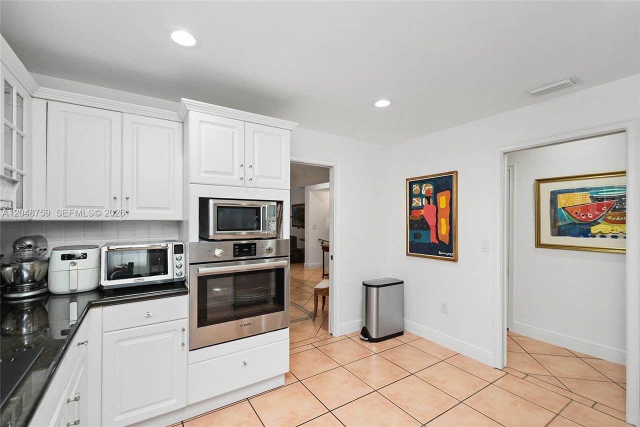 6209 Paradise Point Dr , Palmetto Bay, FL 33157 Photo