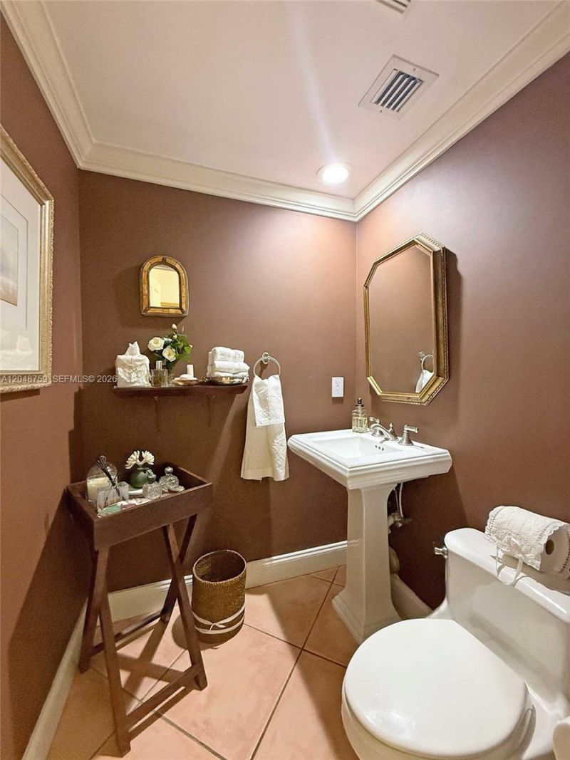 6209 Paradise Point Dr , Palmetto Bay, FL 33157 Photo