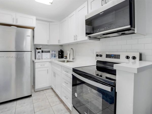 8501 NW 8th St, Unit 110, Miami, FL 33126