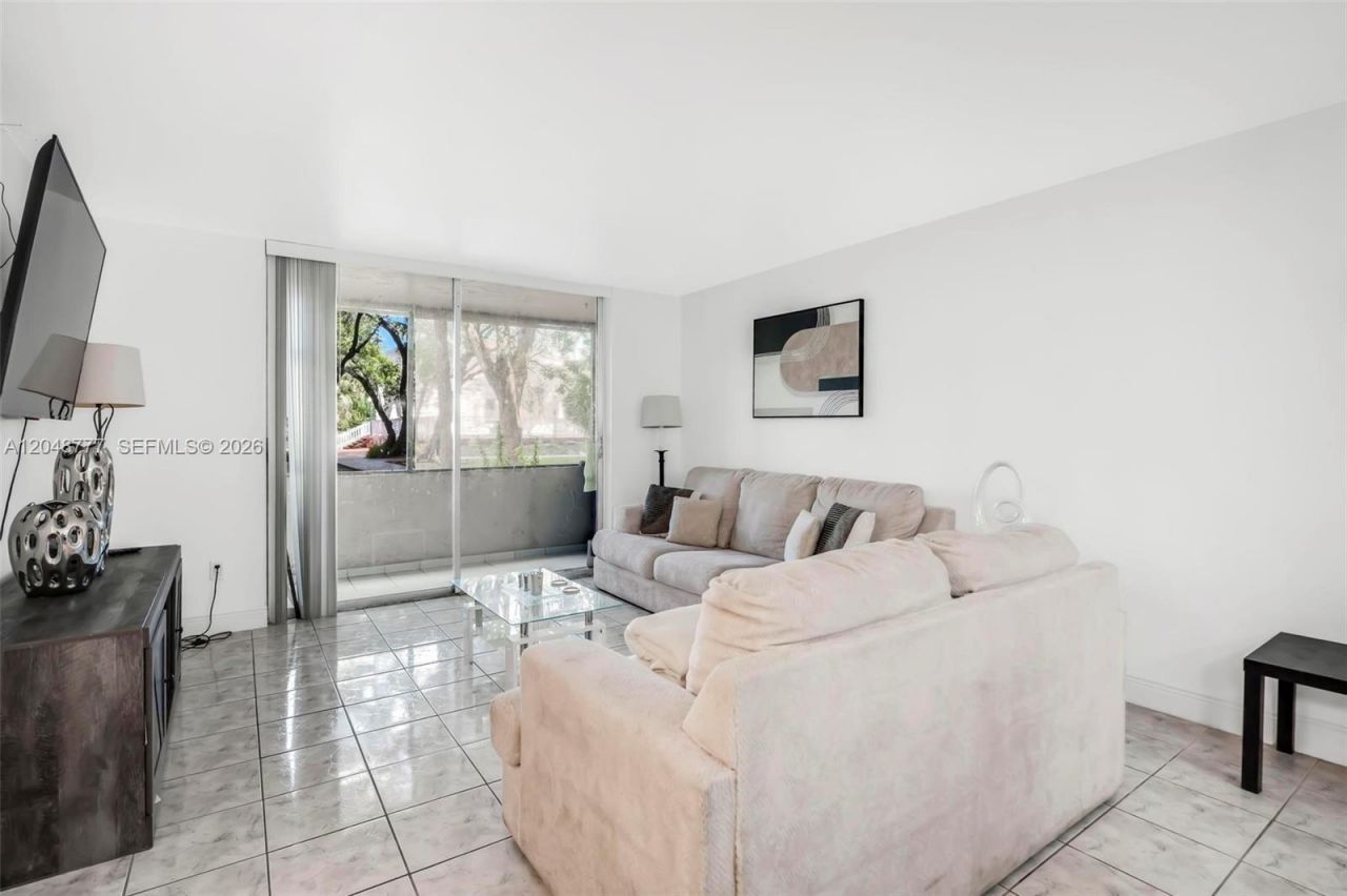 8501 NW 8th St , Unit 110, Miami, FL 33126 Photo