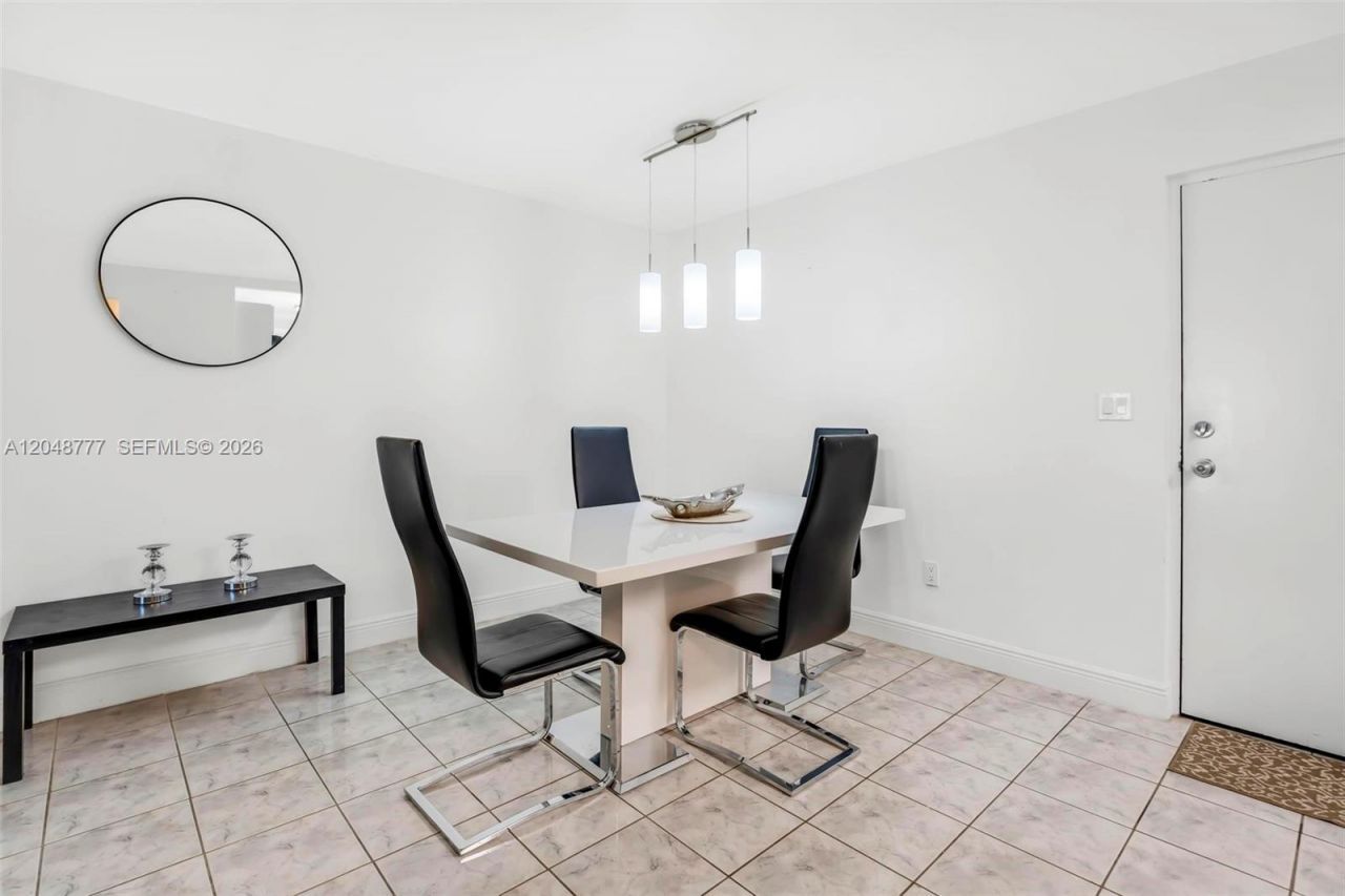 8501 NW 8th St , Unit 110, Miami, FL 33126 Photo