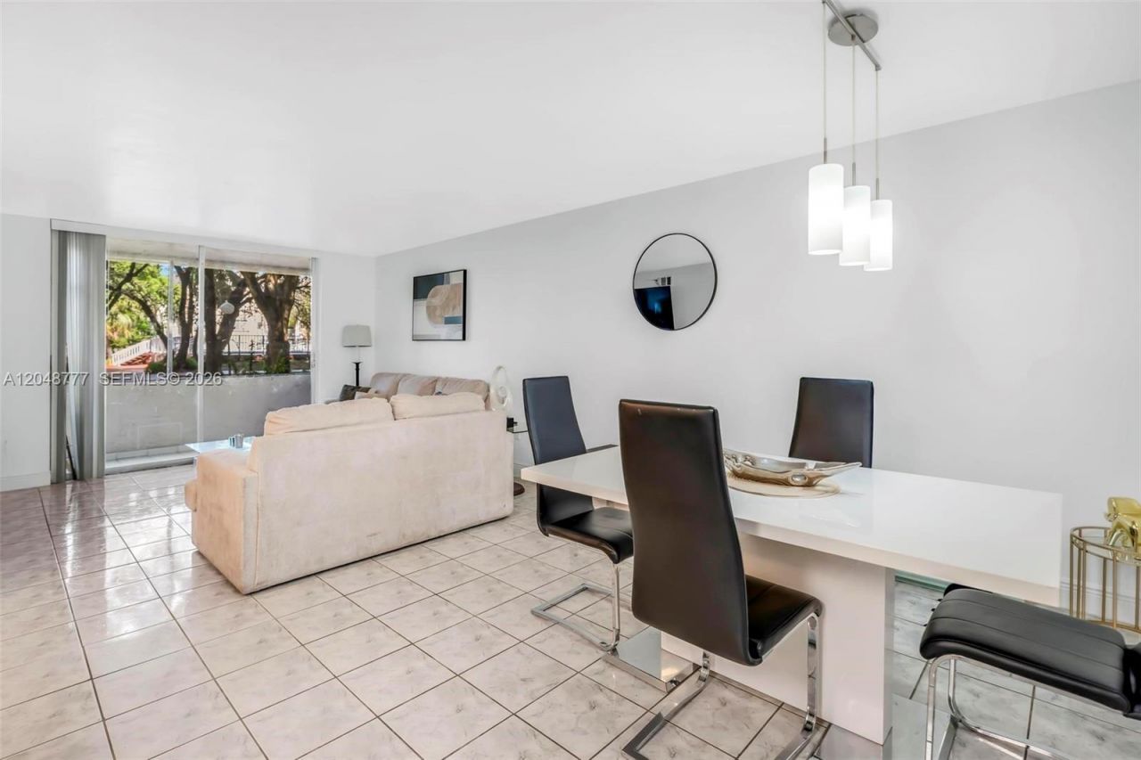 8501 NW 8th St , Unit 110, Miami, FL 33126 Photo