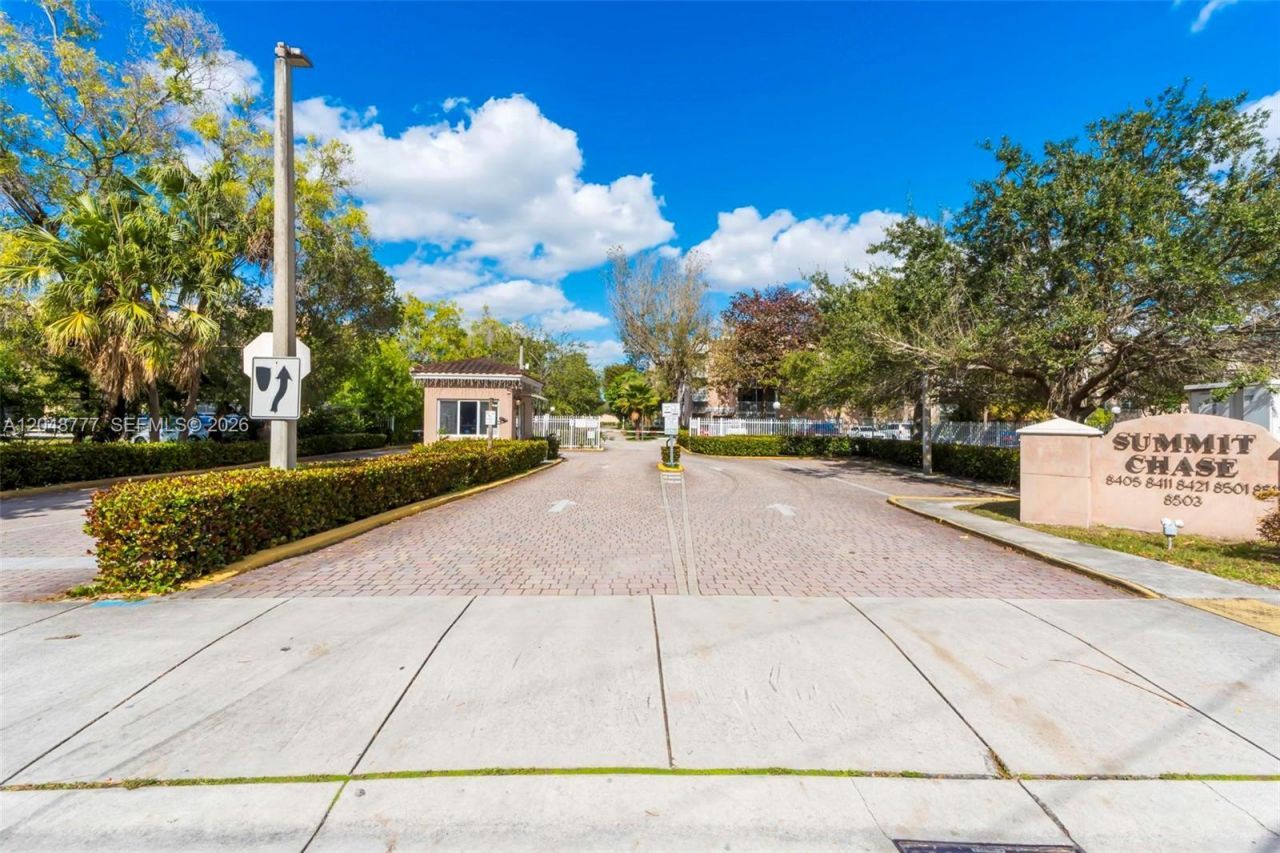 8501 NW 8th St, Unit 110, Miami, FL 33126 Photo