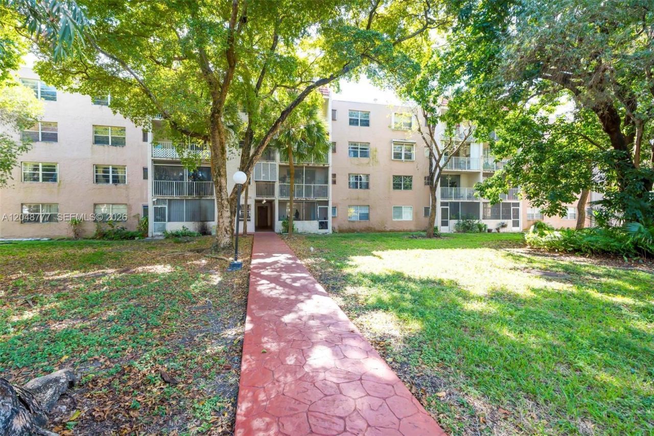 8501 NW 8th St , Unit 110, Miami, FL 33126 Photo