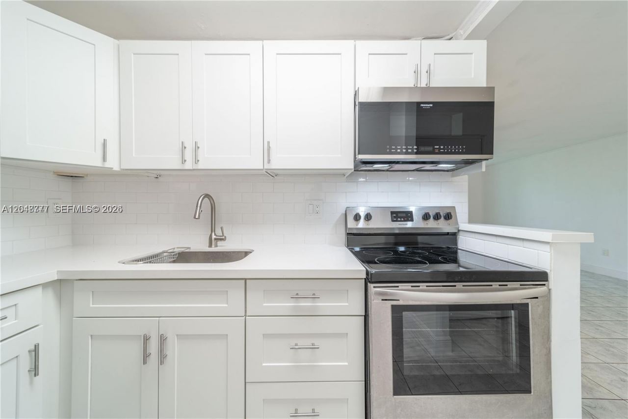 8501 NW 8th St, Unit 110, Miami, FL 33126 Photo