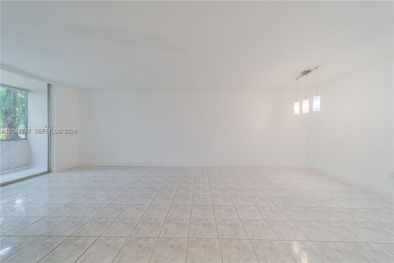 8501 NW 8th St, Unit 110, Miami, FL 33126 Photo