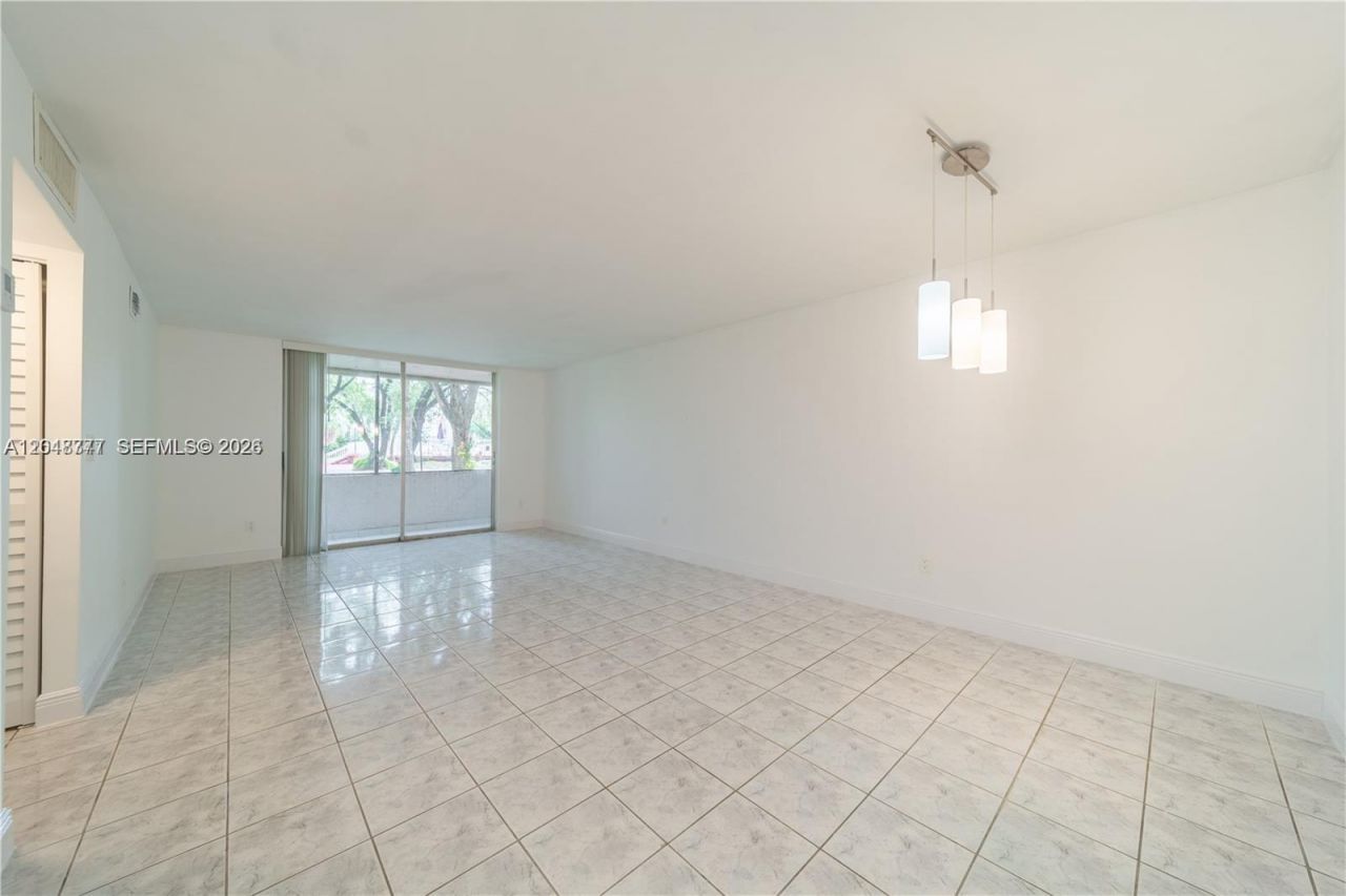 8501 NW 8th St, Unit 110, Miami, FL 33126 Photo