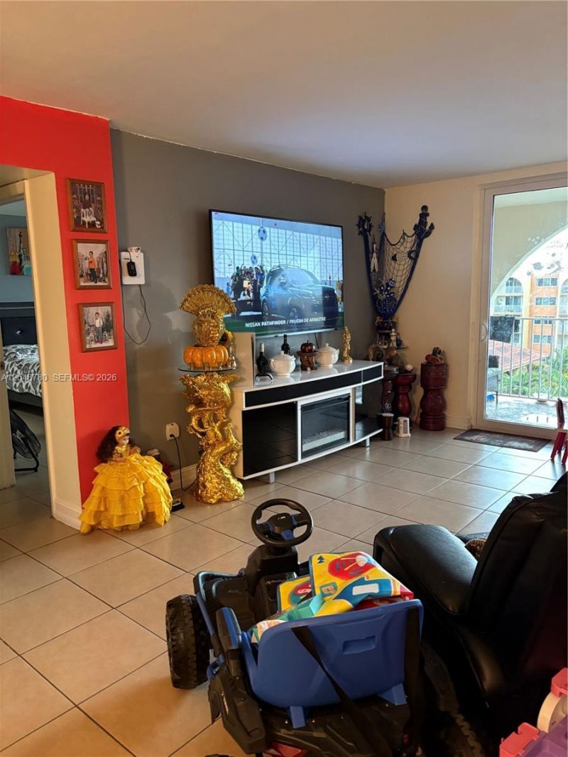 6980 NW 186th St , Unit 3-522, Hialeah, FL 33015 Photo