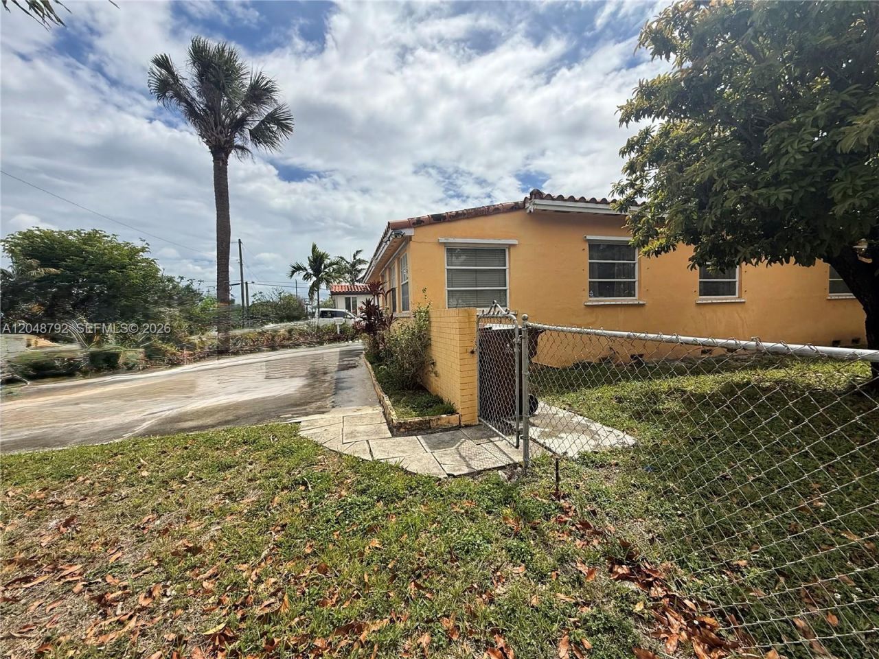 4470 W 1st Ave , Hialeah, FL 33012 Photo
