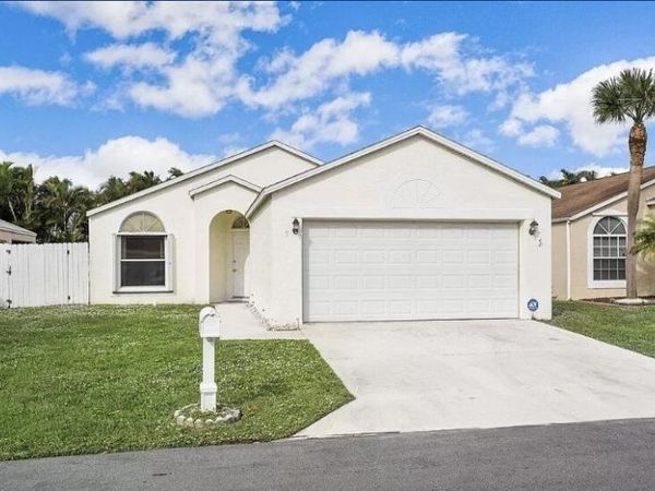 7 Bentwater Circle, Boynton Beach, FL 33426
