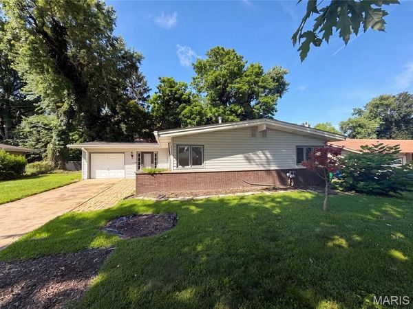 30 Graeler Drive , St Louis, MO 63146