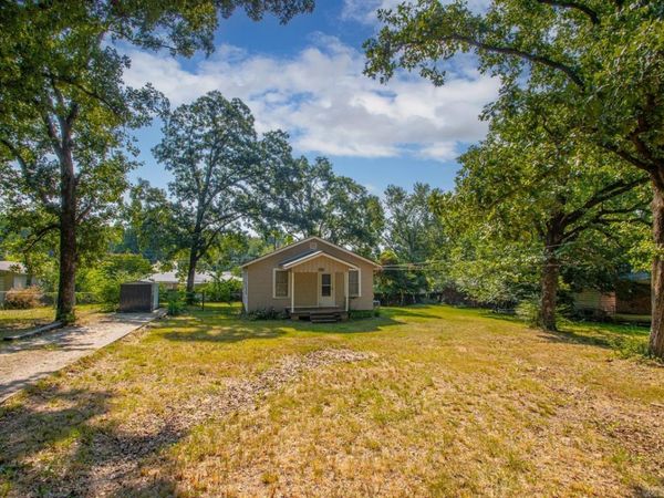8214 Holiday Dr, Sherwood, AR 72120