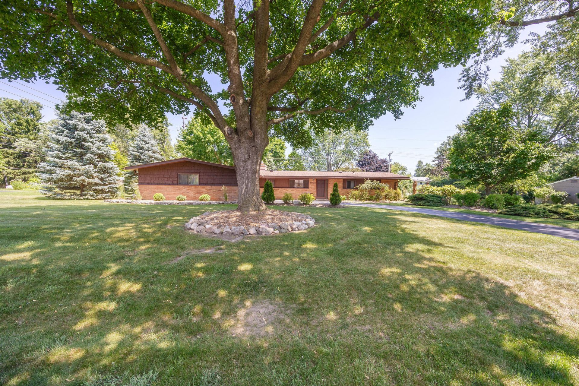 1521 Ledbury Drive, Bloomfield Township, MI 48304 Main Photo