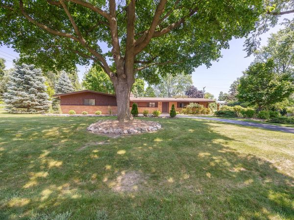 1521 Ledbury Drive, Bloomfield Twp, MI 48304