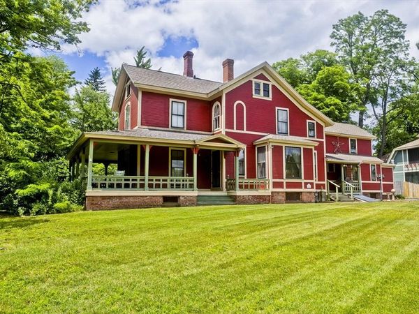 2 Crescent Hl, Springfield, MA 01105