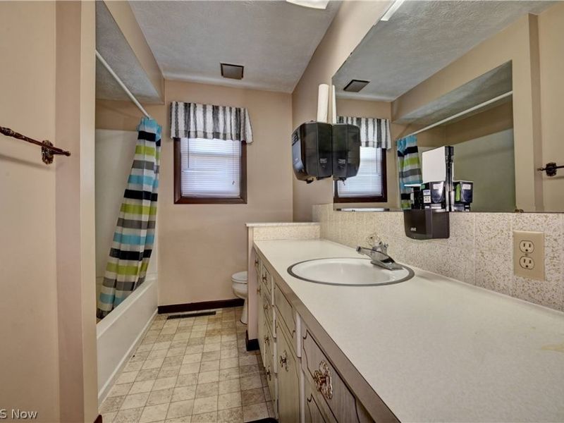 14232 Lincoln Way E, Dalton, OH 44618 Photo 7