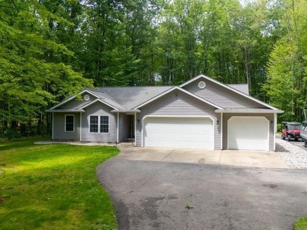 3120 Kens Place, Roscommon, MI 48653