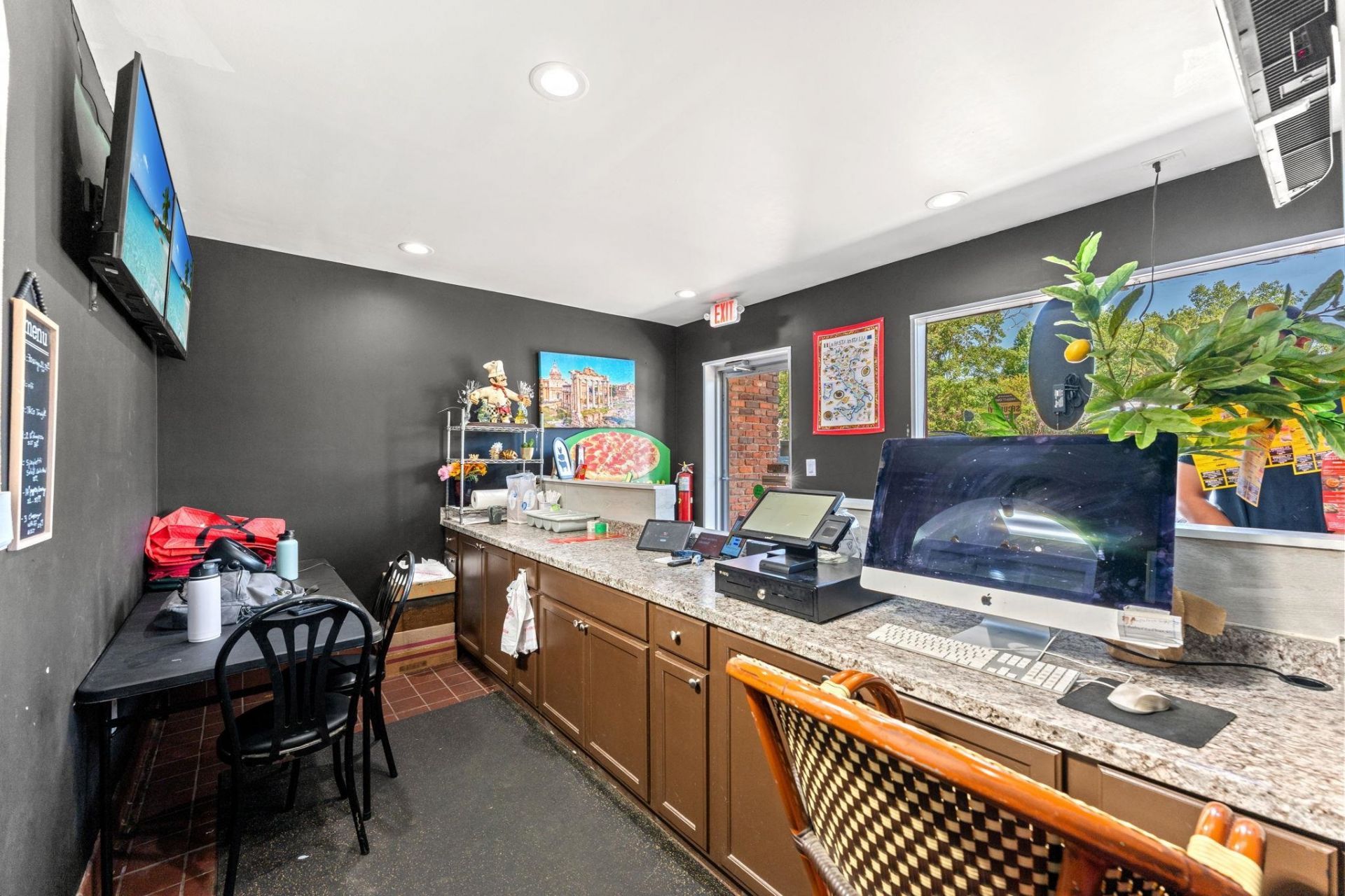 307 Broadway St. Photo 7
