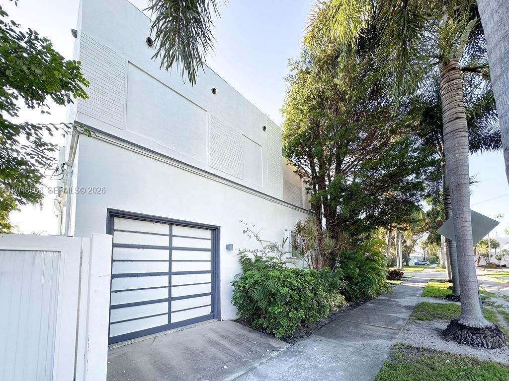 1255 Jackson St , Hollywood, FL 33019 Photo