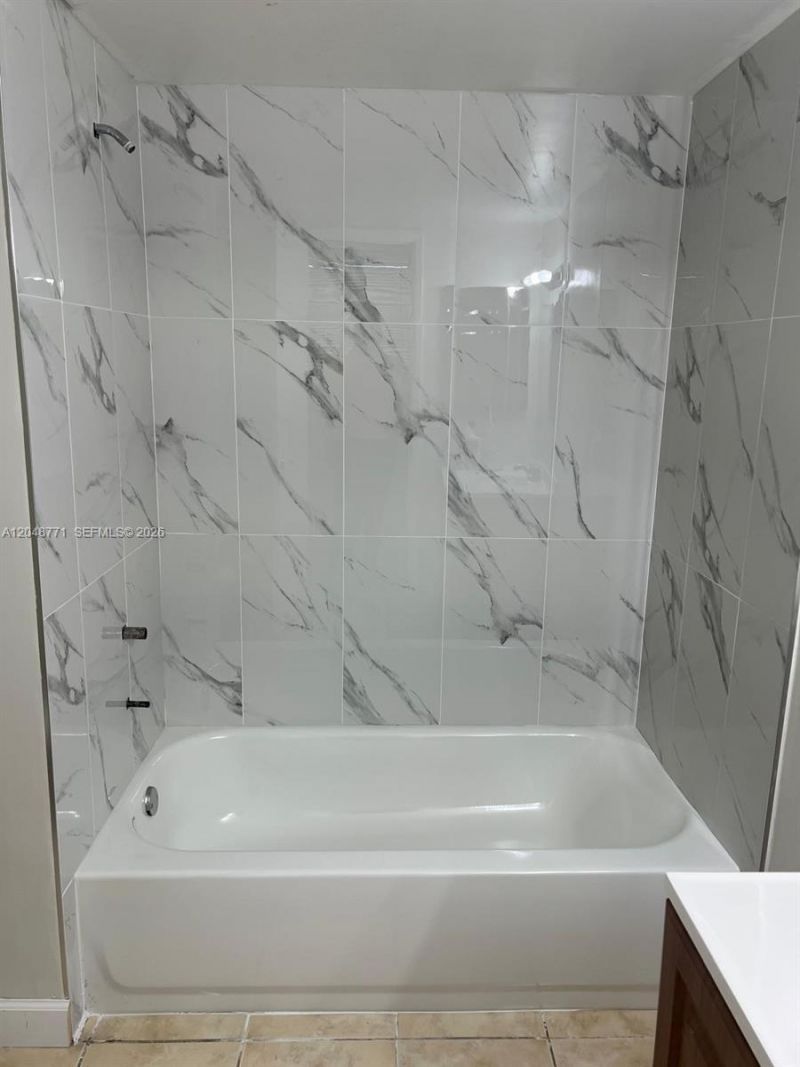 10241 NW 9th St Cir, Unit 213-5, Miami, FL 33172 Photo