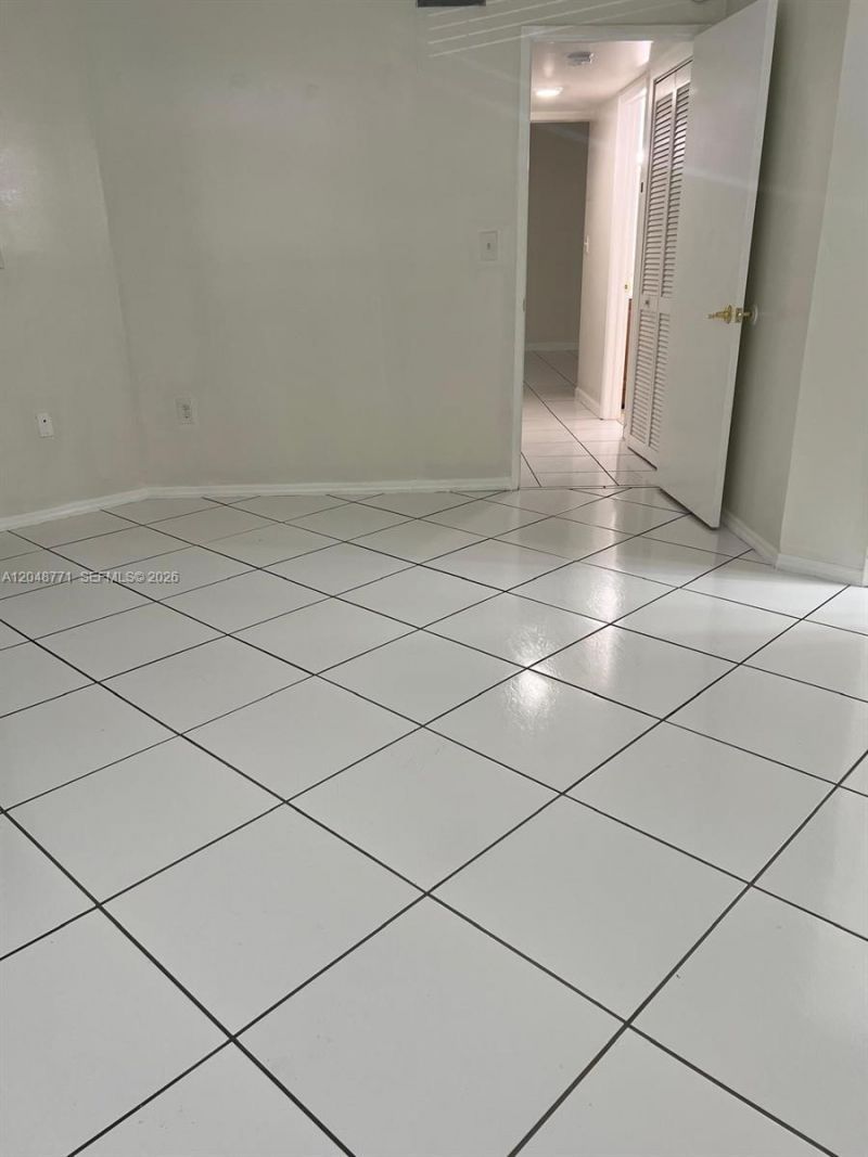 10241 NW 9th St Cir, Unit 213-5, Miami, FL 33172 Photo
