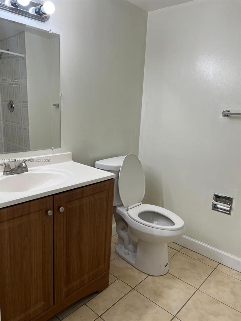 10241 NW 9th St Cir, Unit 213-5, Miami, FL 33172 Photo