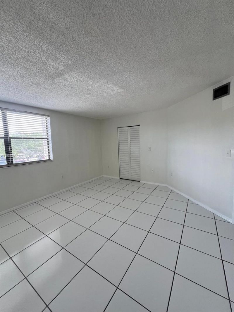 10241 NW 9th St Cir, Unit 213-5, Miami, FL 33172 Photo