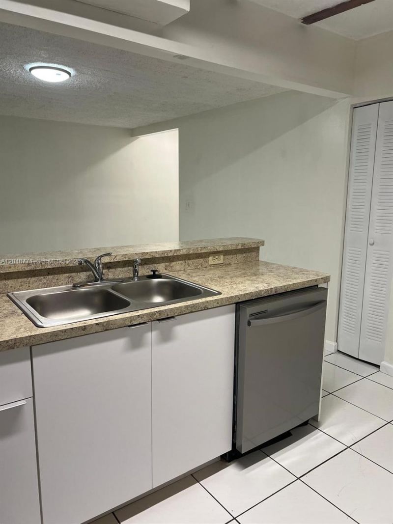 10241 NW 9th St Cir, Unit 213-5, Miami, FL 33172 Photo
