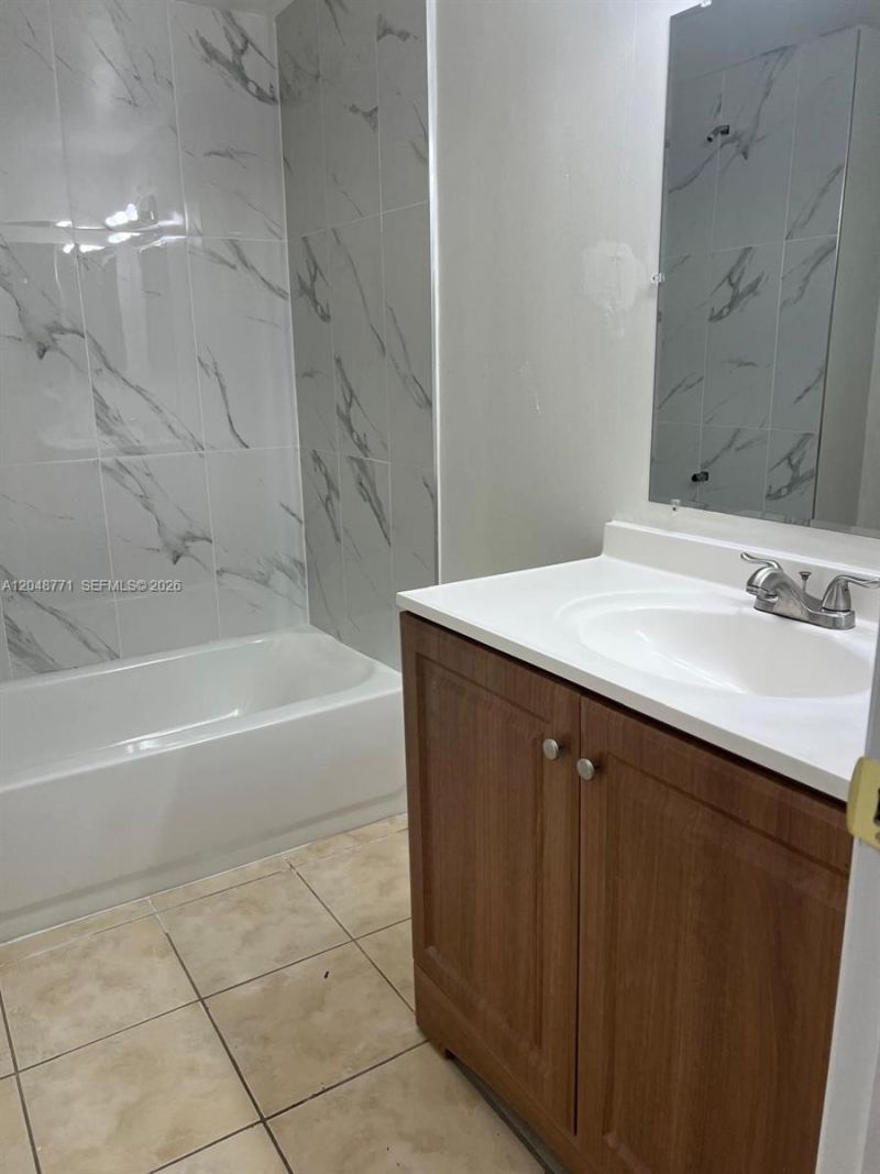 10241 NW 9th St Cir, Unit 213-5, Miami, FL 33172 Photo