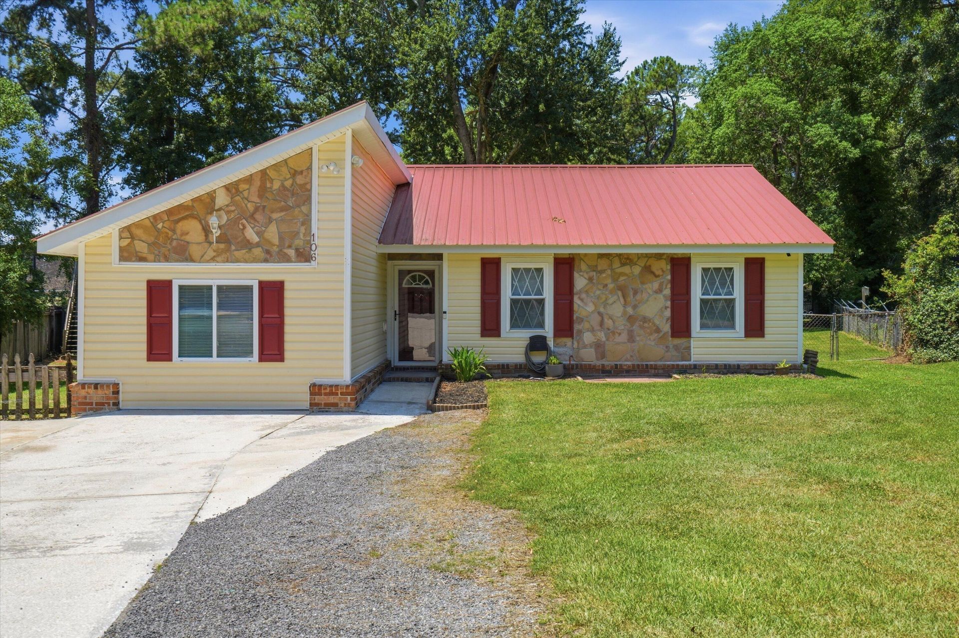 106 Cambell Court Photo 2