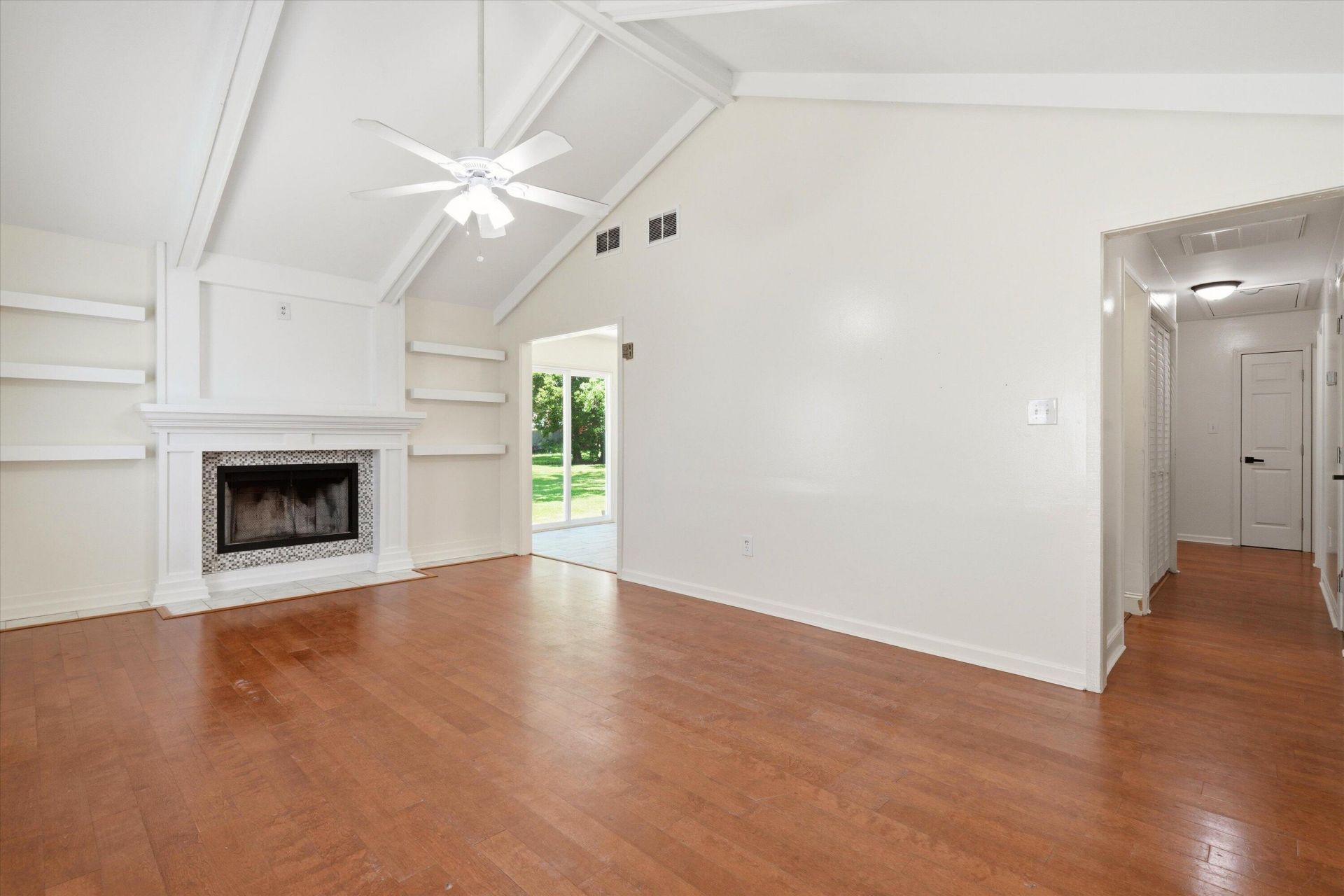 106 Cambell Court Photo 6