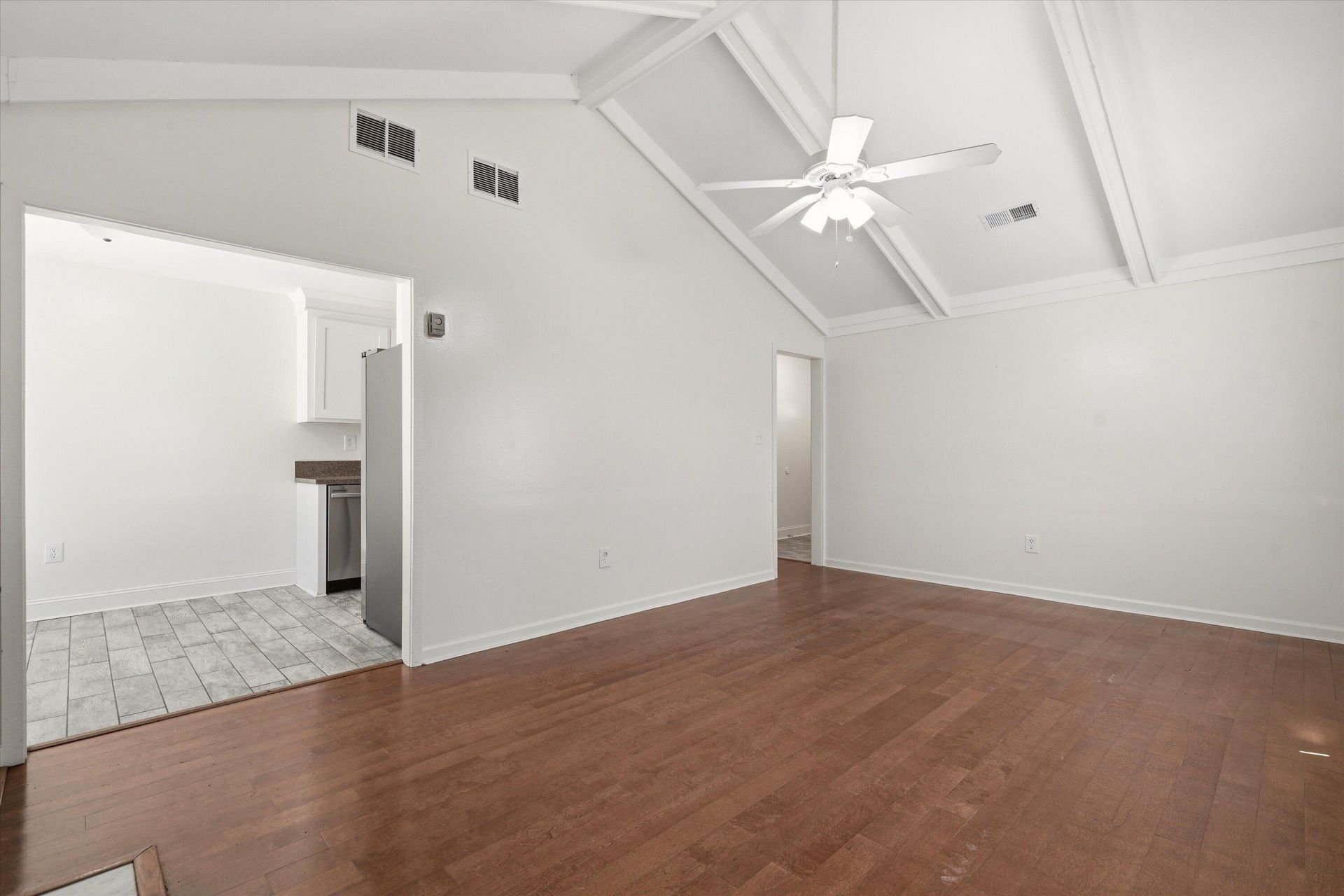 106 Cambell Court Photo 7