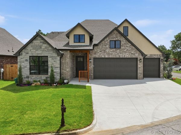 812 W Urbana Street S, Broken Arrow, OK 74012