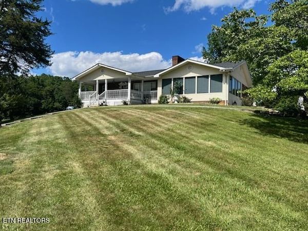 134 Old Pinecrest Lane, Jacksboro, TN 37757